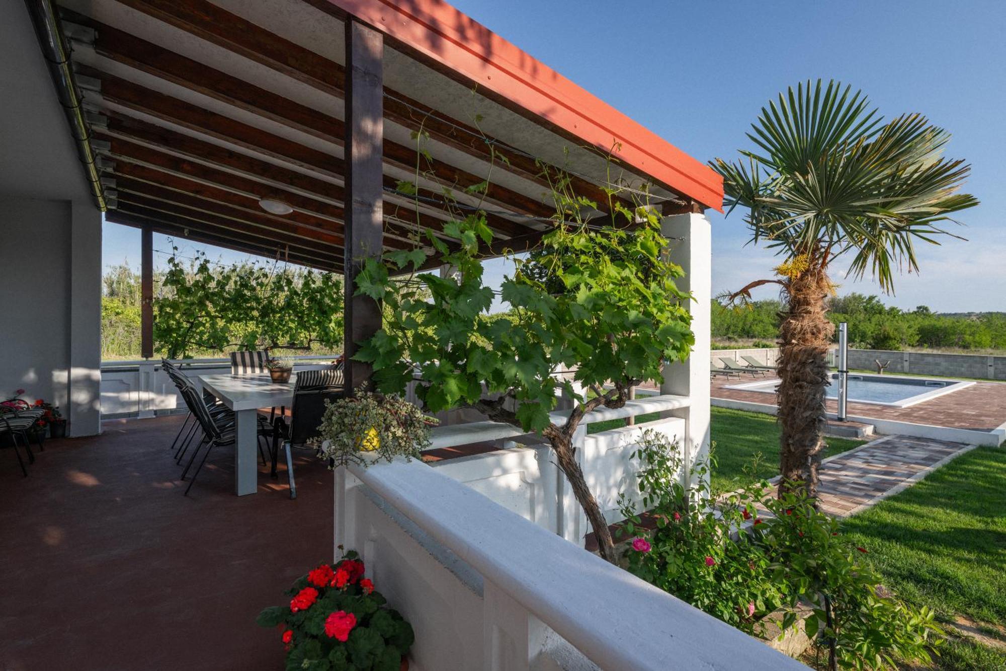 House Rose With Garden And Pool Villa Ljubač Екстериор снимка
