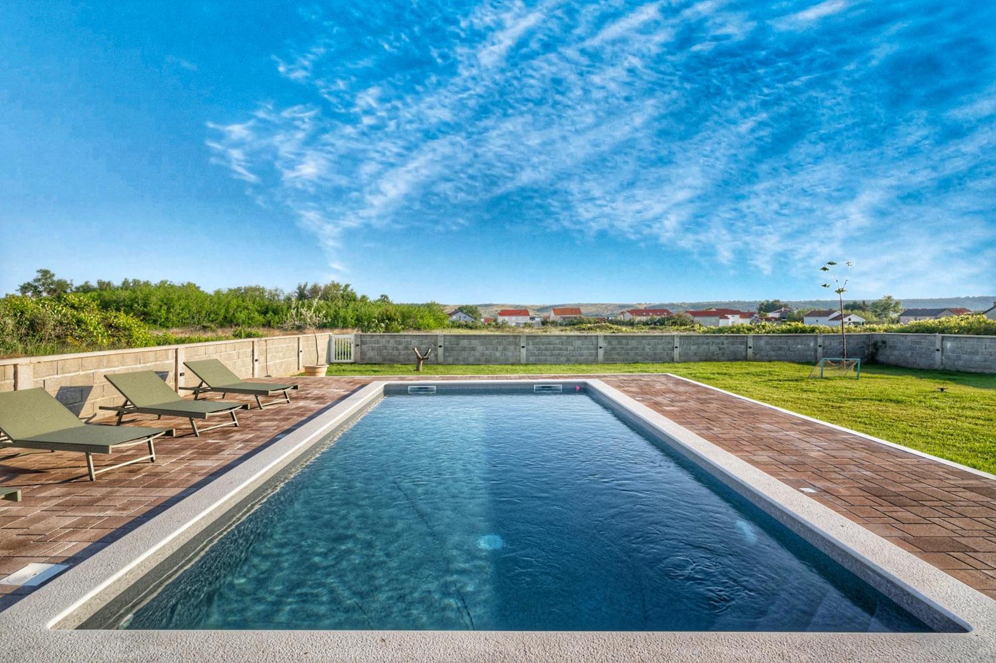 House Rose With Garden And Pool Villa Ljubač Екстериор снимка